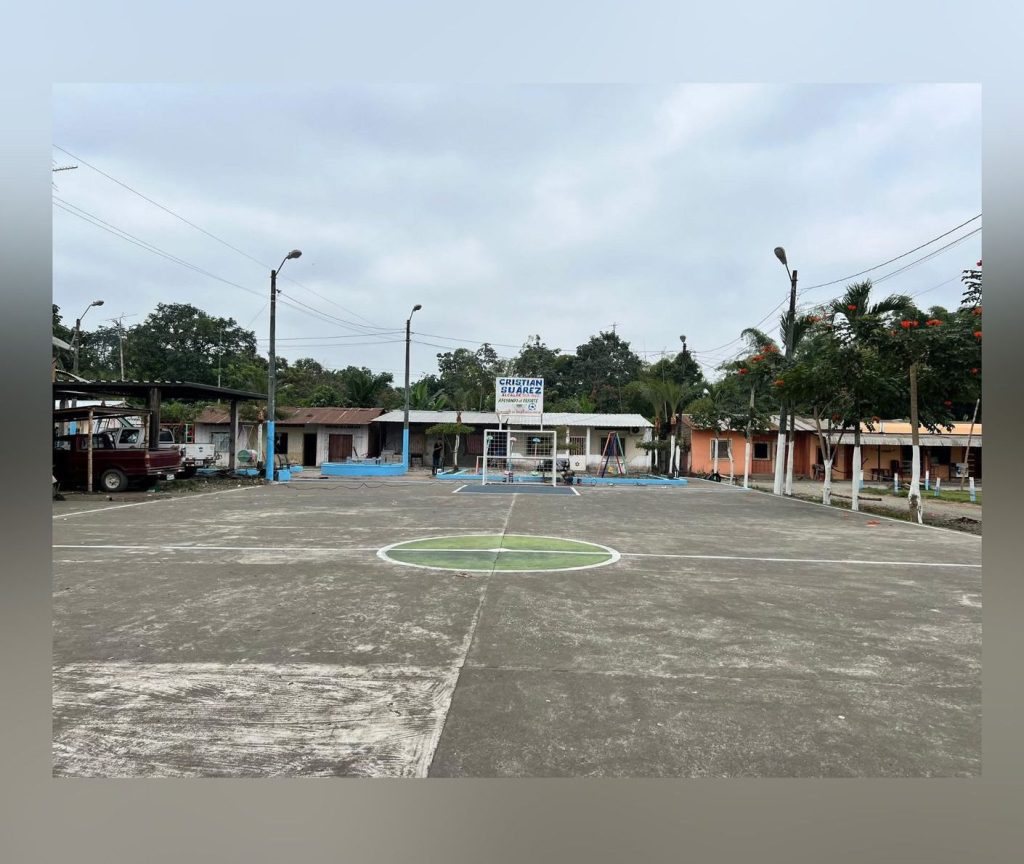 ¡Mantenimiento de cancha deportivo y parque infantil!