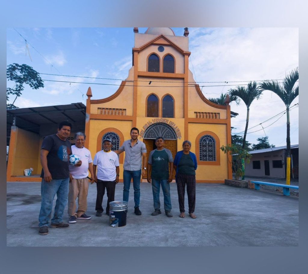Mantenimiento de parque infantil en zona rural