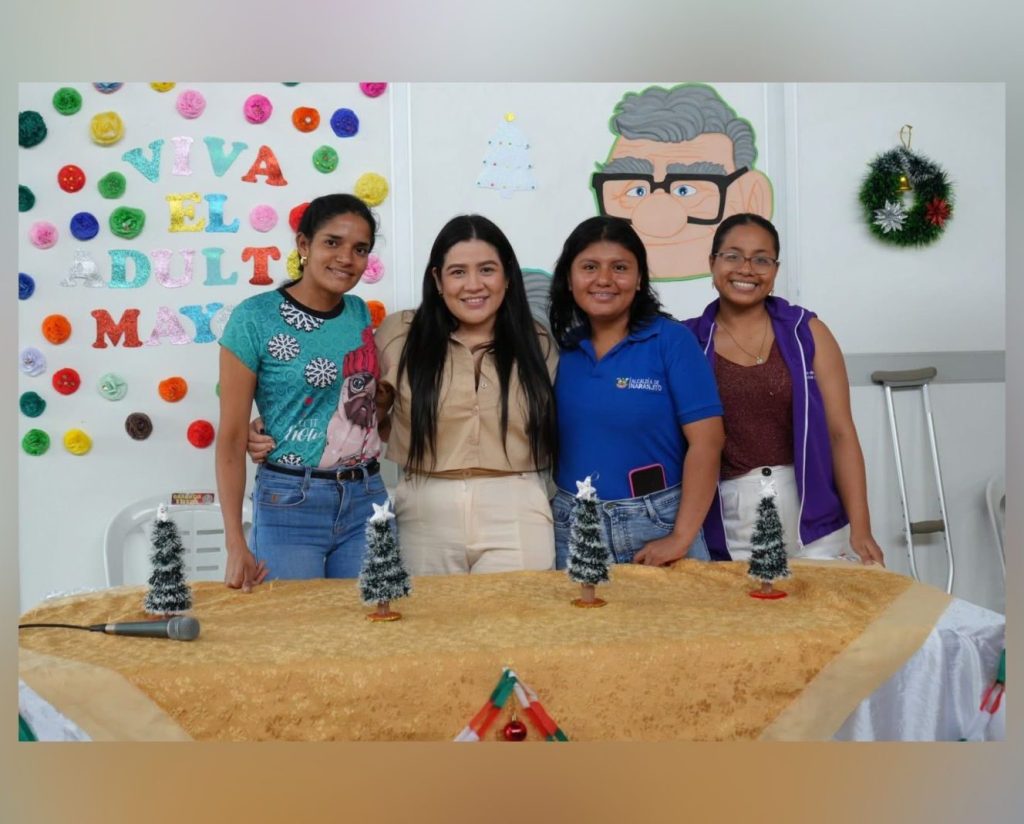 Encendida del Árbol de Navidad en la Unidad Baltazara Calderón