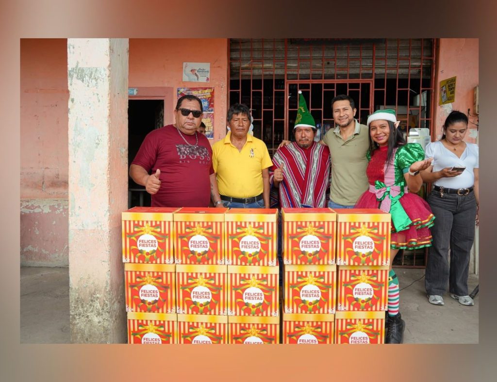 Entrega de juguetes y canastas de víveres en la ciudadela Nuevo San Elías