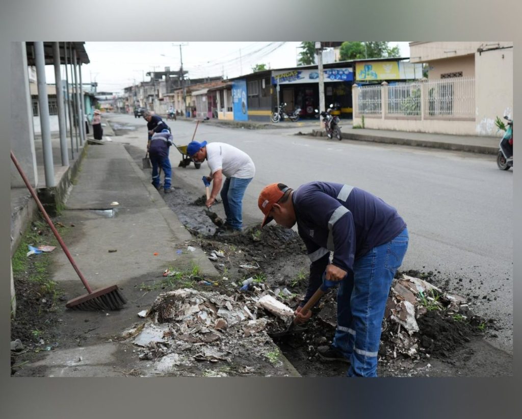 Limpieza de cunetas y sumideros de aguas lluvias