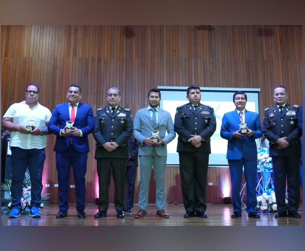 Alcalde recibe reconocimiento a su compromiso con la seguridad ciudadana.